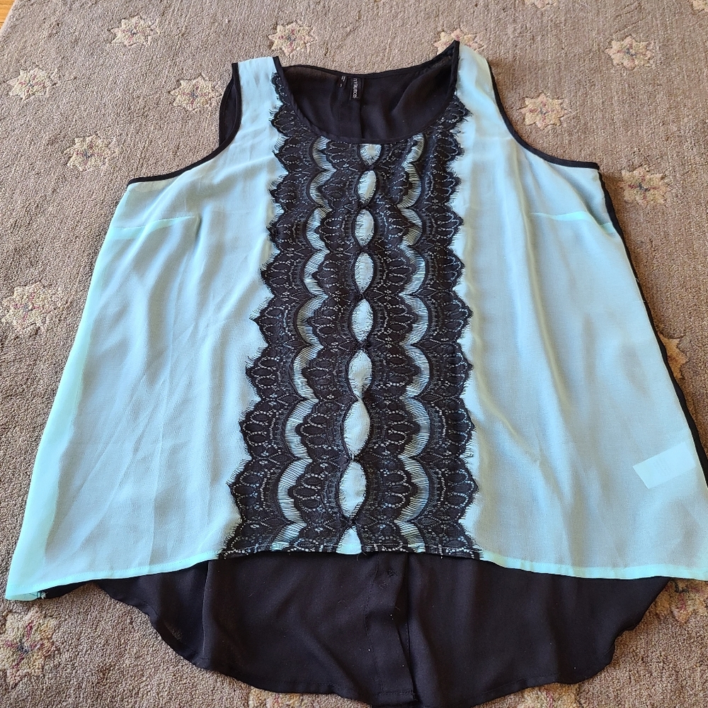 Maurices lace tank top women's size 1X. Never worn. Like new